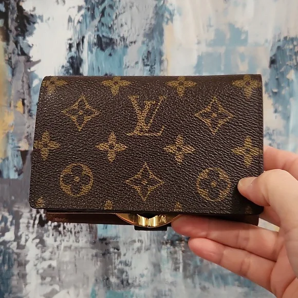 • Authentic Louis vuitton Monogram  Porte Monanaie Billets Bifold - Picture 4 of 14